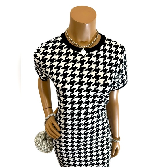 Amazingly stunning Dress 😊✨👗💎 - Picture 2 of 4